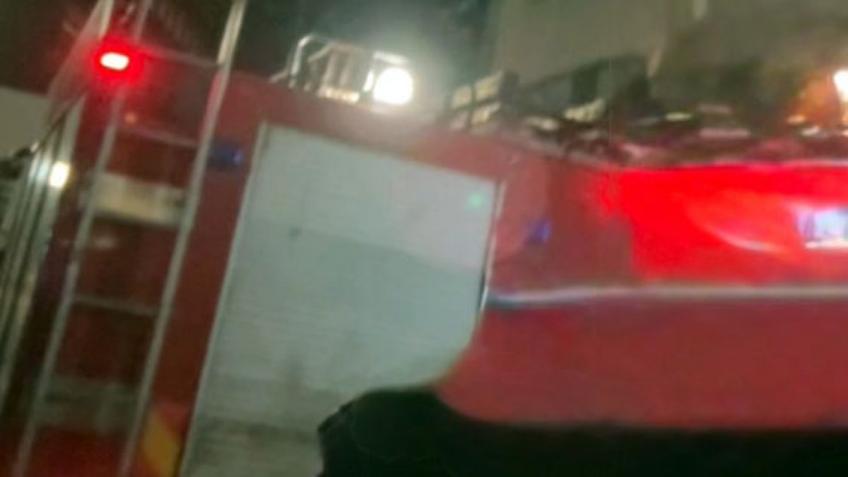 Fumo dalle tubature, evacuato intero stabile al Centro direzionale - 