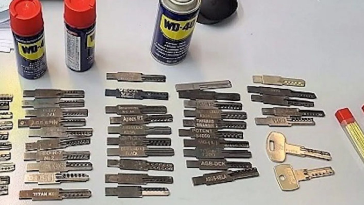Furti nelle case, prima le foto delle serrature poi i chiavistelli a misura - 