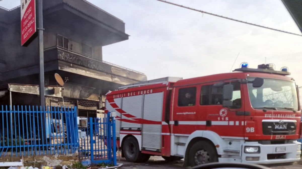 San Giuseppe Vesuviano, incendio ancora in corso dopo 48 ore - 