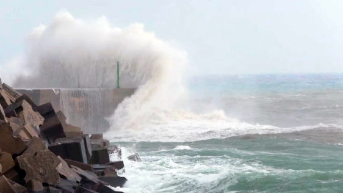 Ecco il ciclone Harry sul Sud Italia: onde di 9 metri e scuole chiuse - 