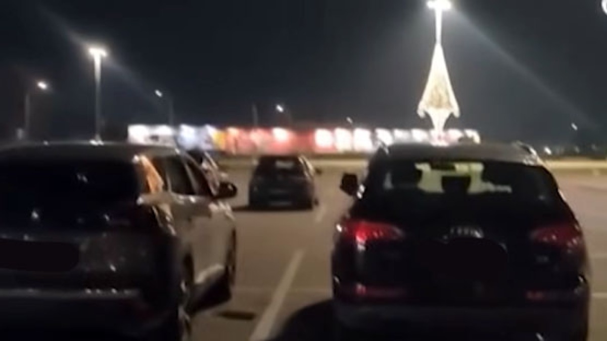 Vanno al circo, all'uscita si ritrovano le auto vandalizzate - 