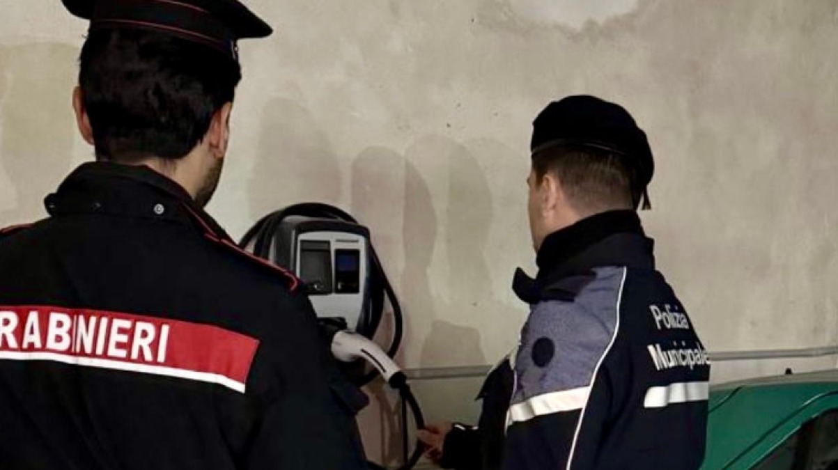 Colonnine di ricarica alimentate da rete pubblica, scoperta la truffa - 
