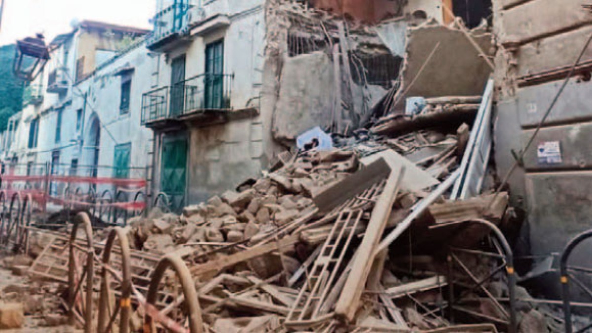 "Le porte di casa non chiudevano", così il neosposo ha evitato la strage - 