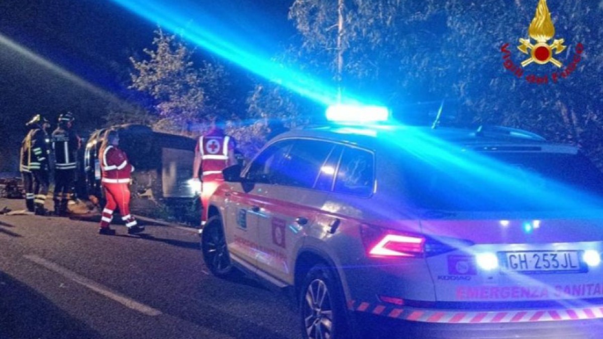 Schianto nella notte: cinque feriti, due ragazze in fin di vita - 