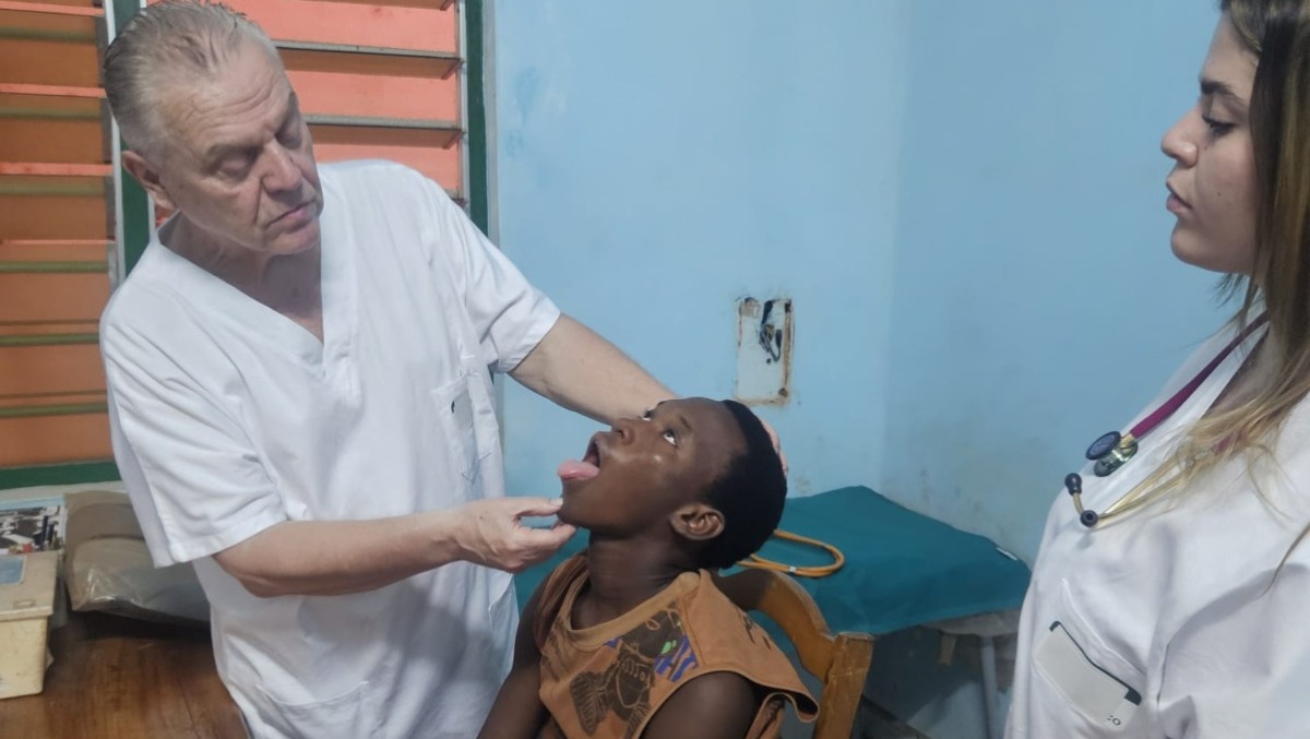Nuova missione in Togo per il dottore Ambrosio: pozzi, doni ai bimbi e soprattutto cure - 
