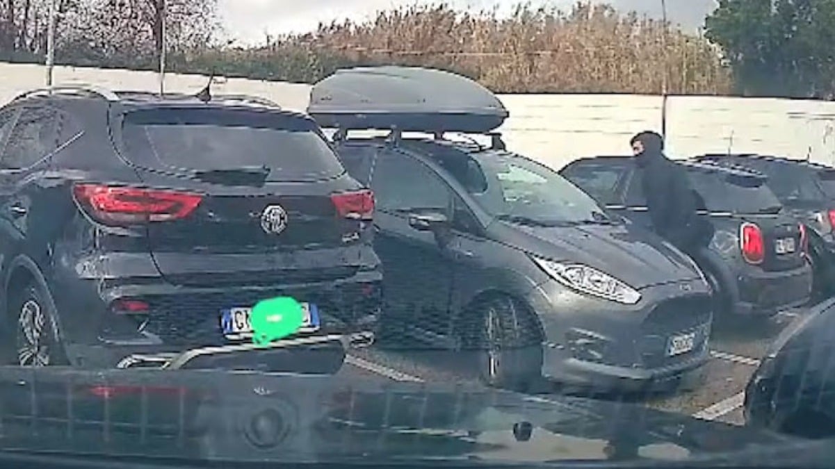 Furti d'auto, centri commerciali sotto assedio - 