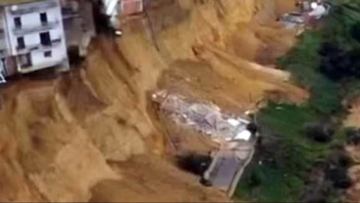 La frana continua ad allargarsi: "Sta crollando mezza città" - 