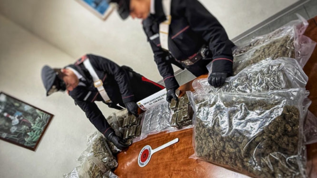 Trovati 14 chili di stupefacenti in casa del sorvegliato speciale - 