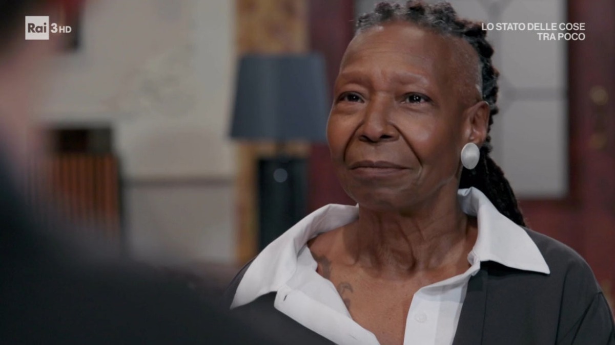 Whoopi Goldberg racconta in tv i venditori dei calzini a Napoli - 