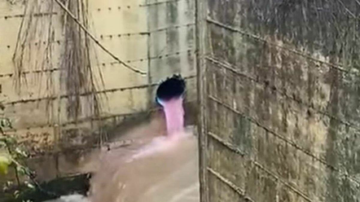 Acqua rosa finisce nel torrente - 