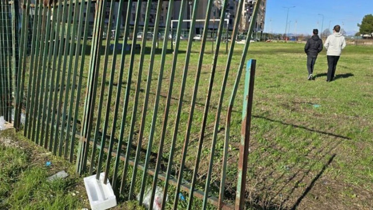 Campetto distrutto a Scampia, Geolier mette i soldi per ripararlo - 