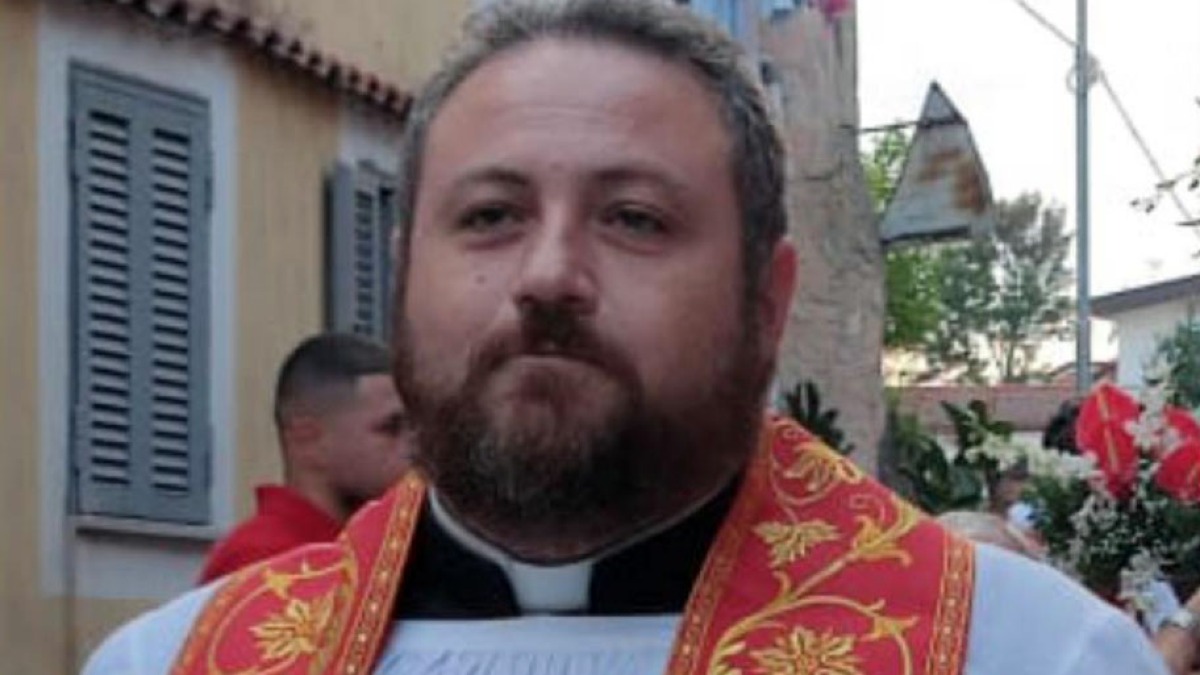 Somma Vesuviana, il parroco scende in strada contro vandali e criminalità - 