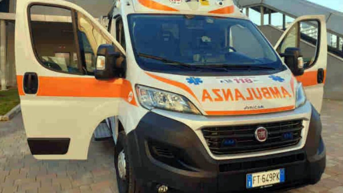 Ragazzino delle medie cade da una finestra e muore - 