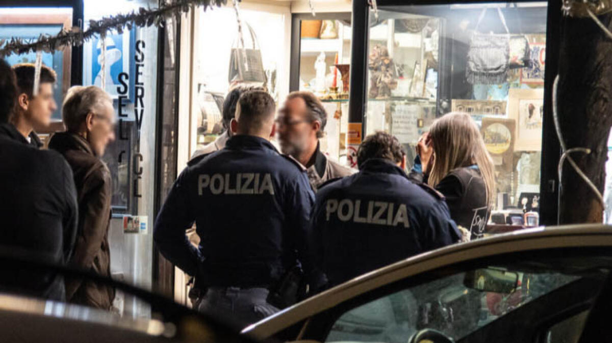 Perde il giubbino con scritto il cognome, preso rapinatore - 