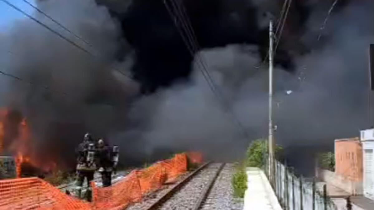 Incendio sui binari, sospesa circolazione sulla linea Sarno-Cancello - 