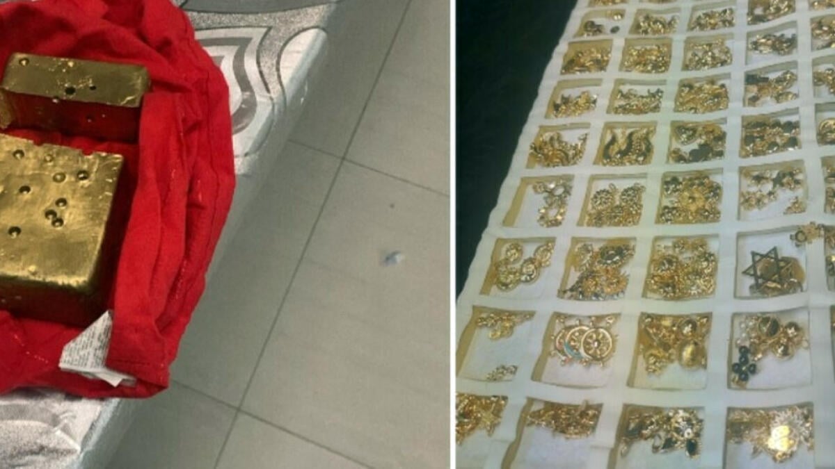 Giovane donna fermata in stazione con una borsa carica di gioielli - 