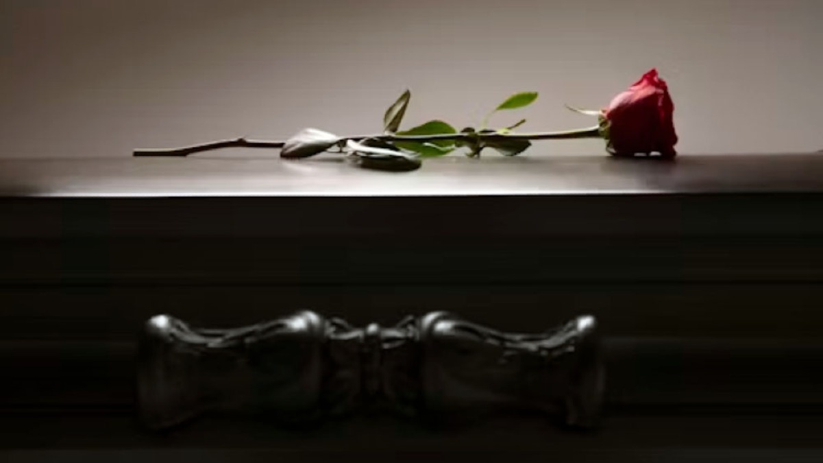 Una studentessa di 23 anni trovata senza vita in casa - 