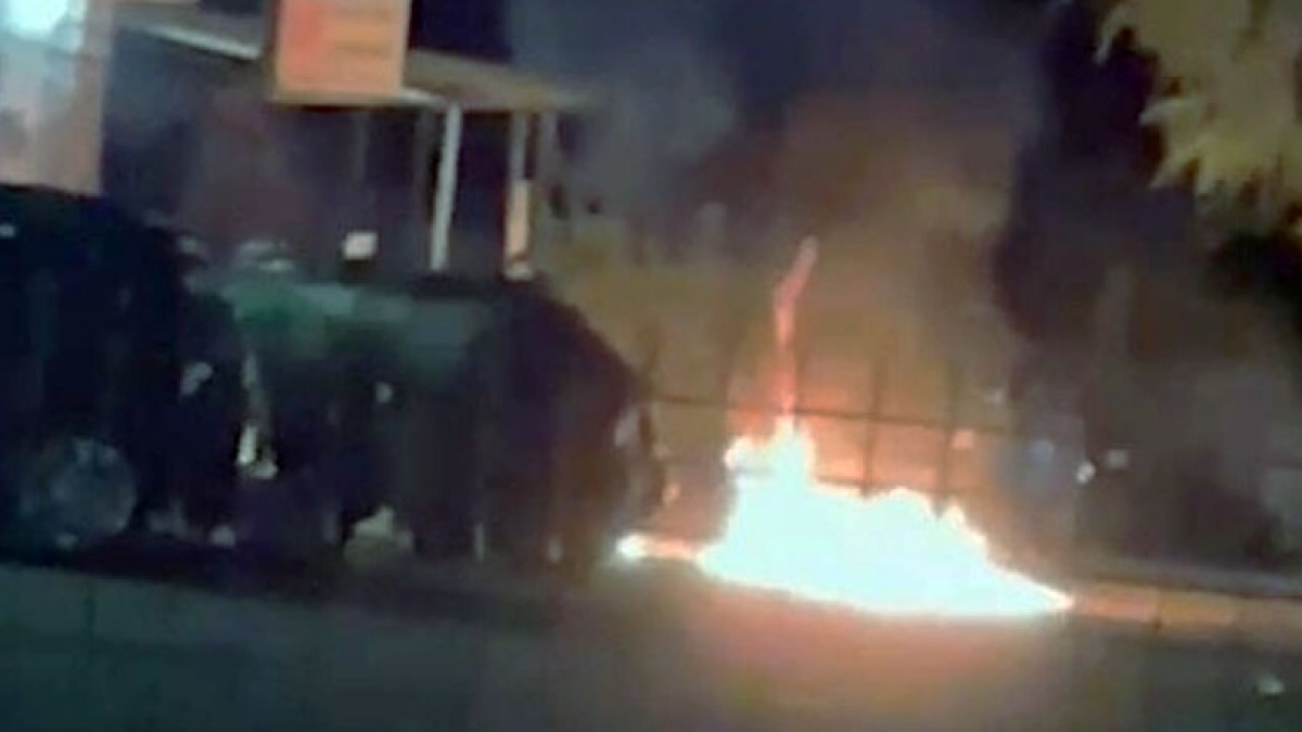 Due molotov lanciate contro il pub pieno di clienti - 