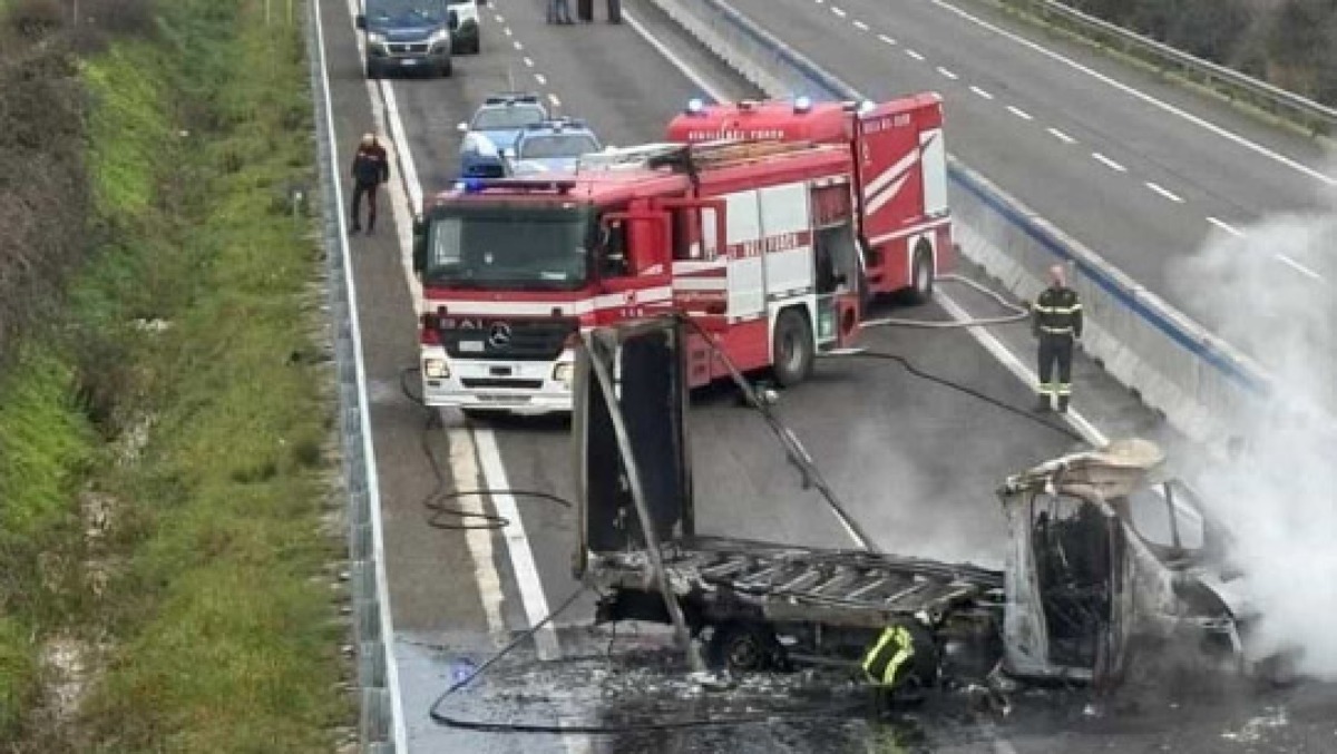 Assalto armato al portavalori, terrore sulla Statale - 