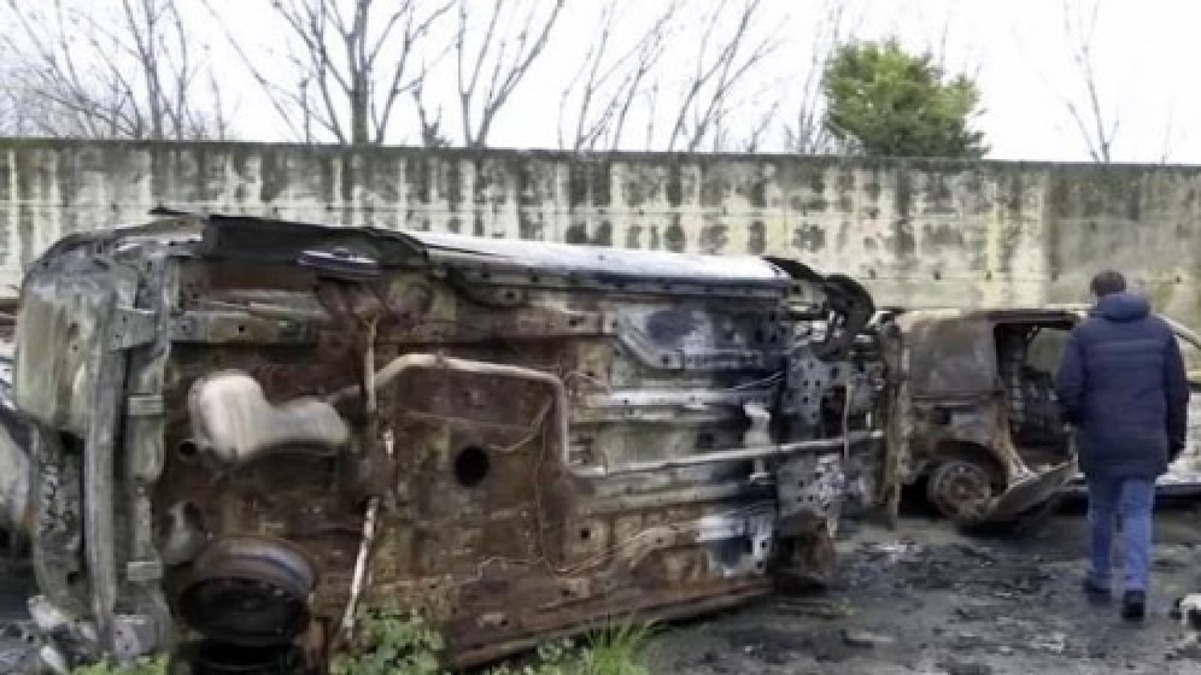 Terra dei Fuochi, trovato rimorchio carico di rifiuti speciali