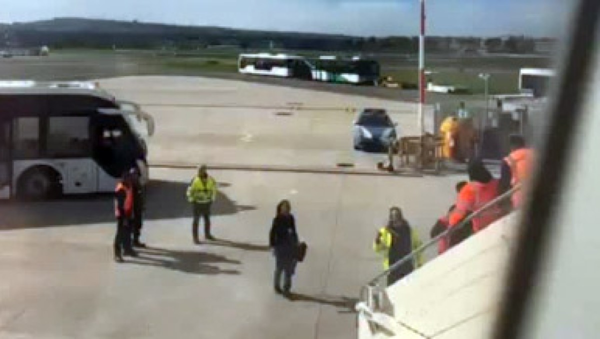 Si teme attacco terroristico, volo da Napoli torna indietro - 