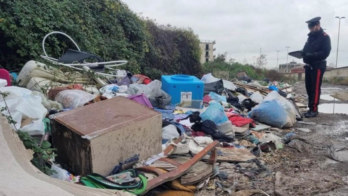 Nuova discarica a cielo aperto nella Terra dei Fuochi - 