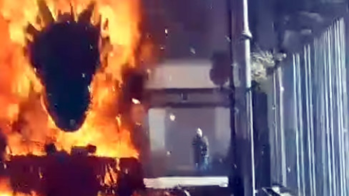 Carro di Carnevale in fiamme a Nocera - 