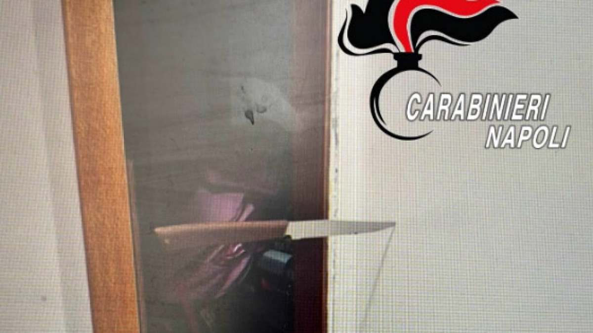 La mira della moglie lanciatrice di coltello che ha ferito il marito durante la partita del Napoli - 