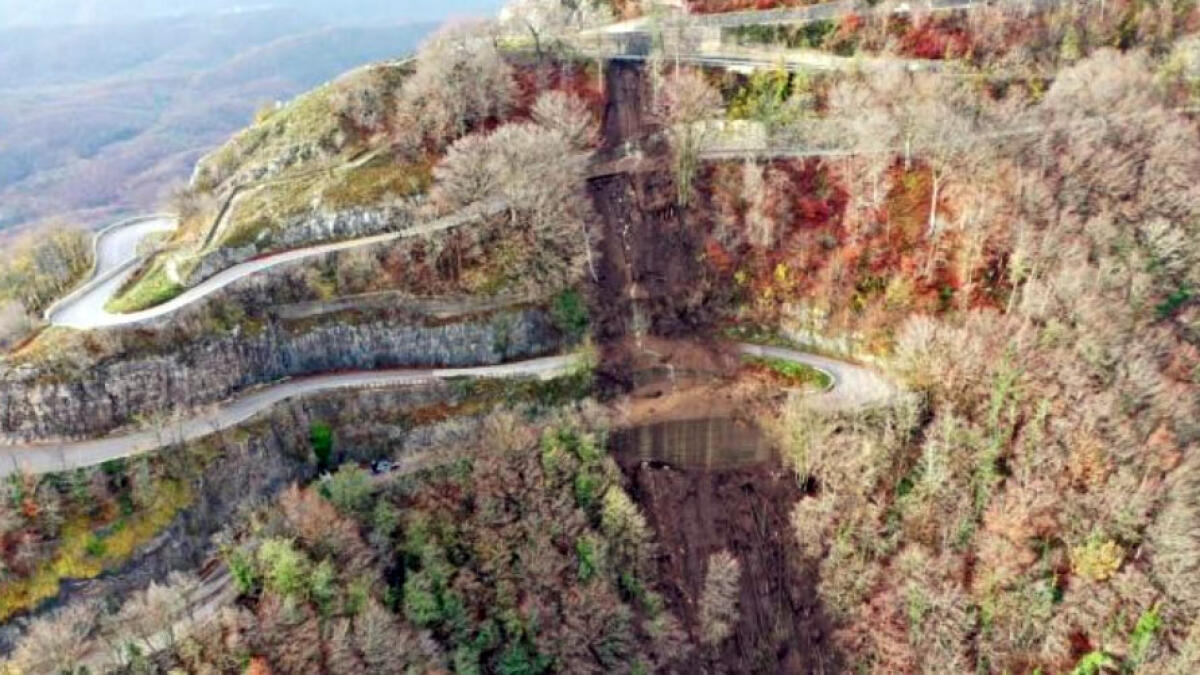 Frana a Montevergine, arrivano i rocciatori per arrivare al Santuario - 