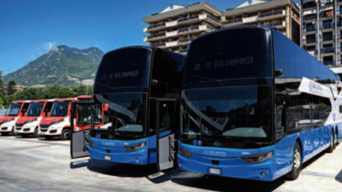 Fa da paciere in una lite, ferita l'autista del bus - 