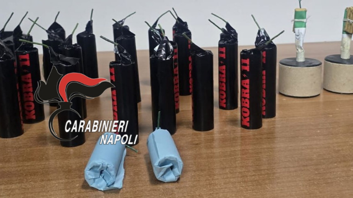 Uniscono 62 candelotti Cobra e fanno esplodere una strada - 