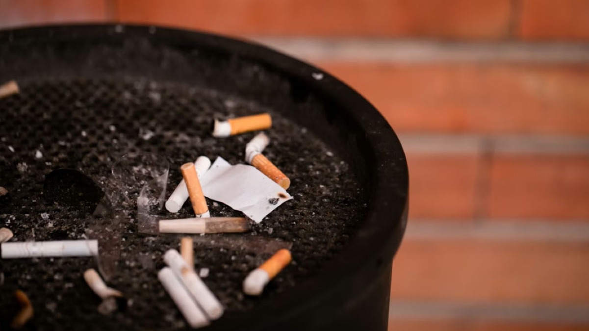 "Nel fast food non si fuma", e aggrediscono la guardia giurata - 