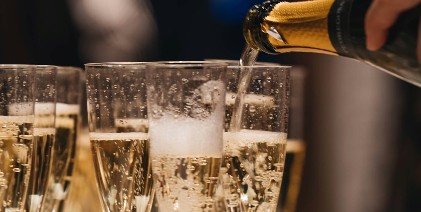 Camorra, tra gioielli e soldi sequestrate anche casse di champagne