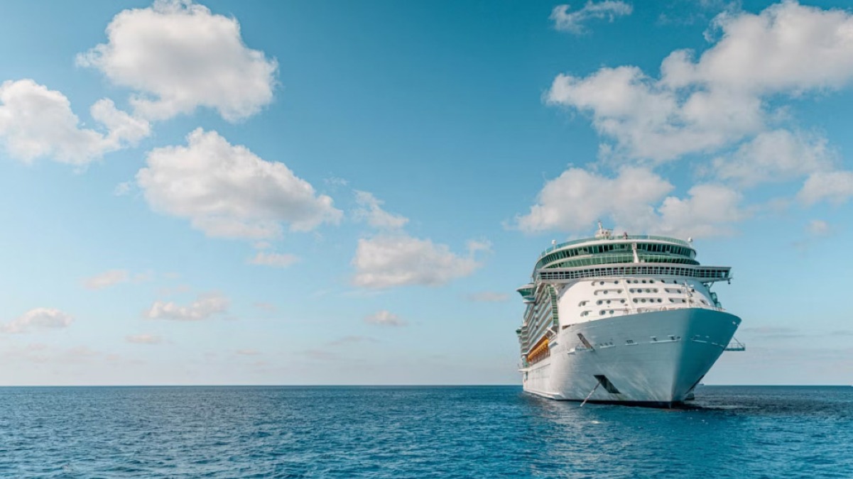 Nave da crociera bloccata a Dubai per la guerra, il comandante di Torre chiama il sindaco - 