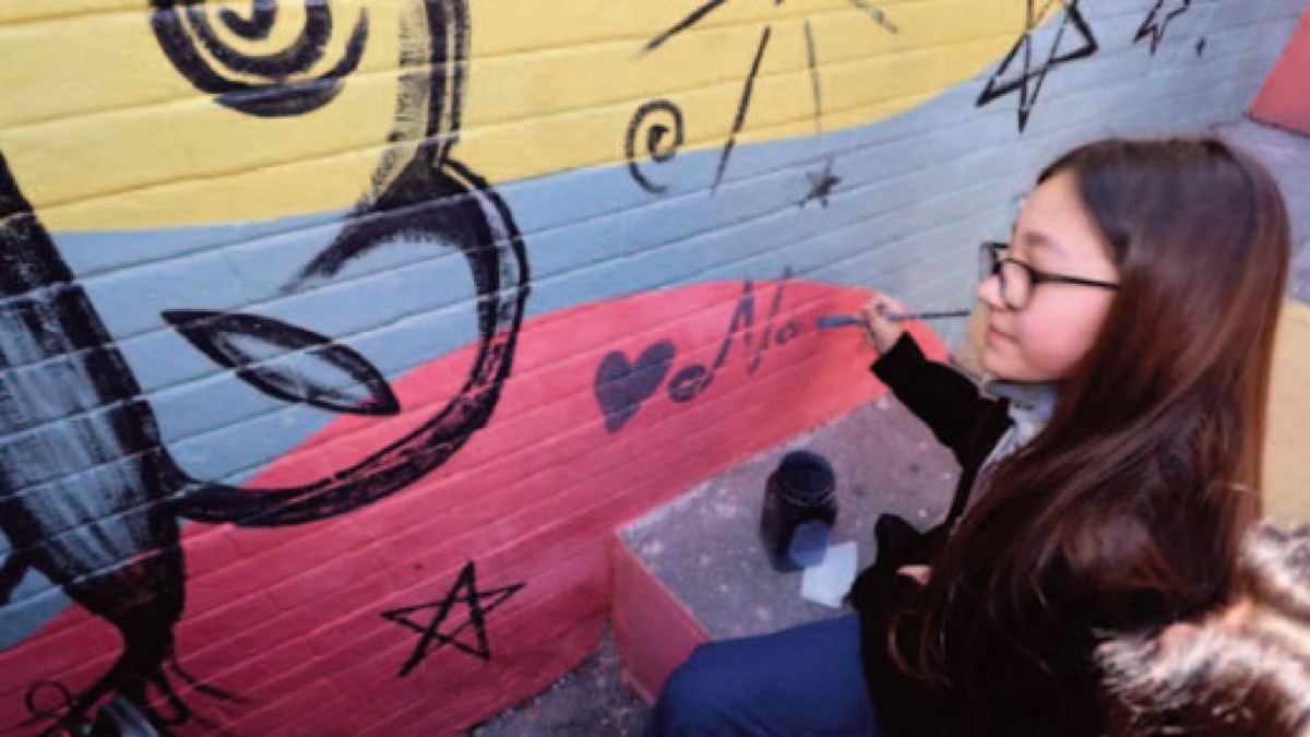 Noemi ferita da una pallottola, festa e murale per il suo compleanno - 