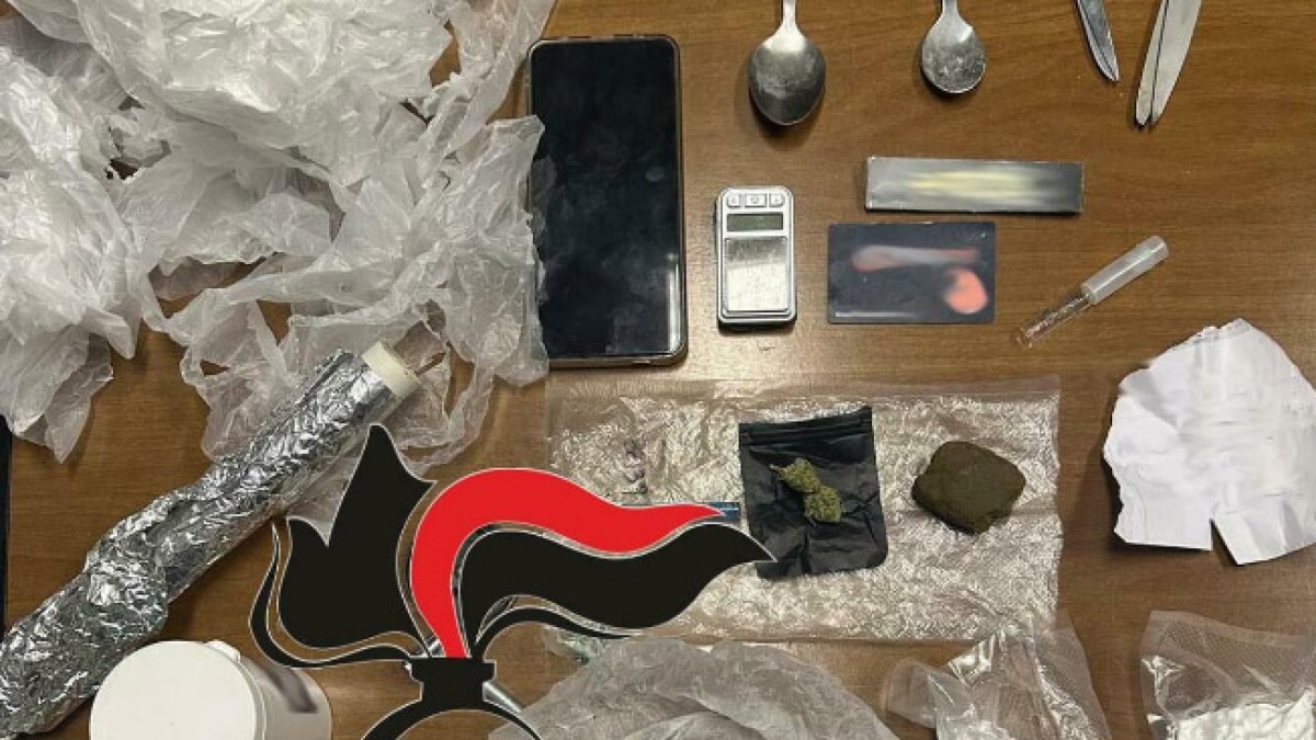 Piazza di spaccio nei Paesi Vesuviani, a capo c'è un 17enne - 