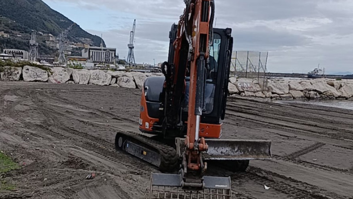 Pulizia straordinaria sulle spiagge vesuviane - 