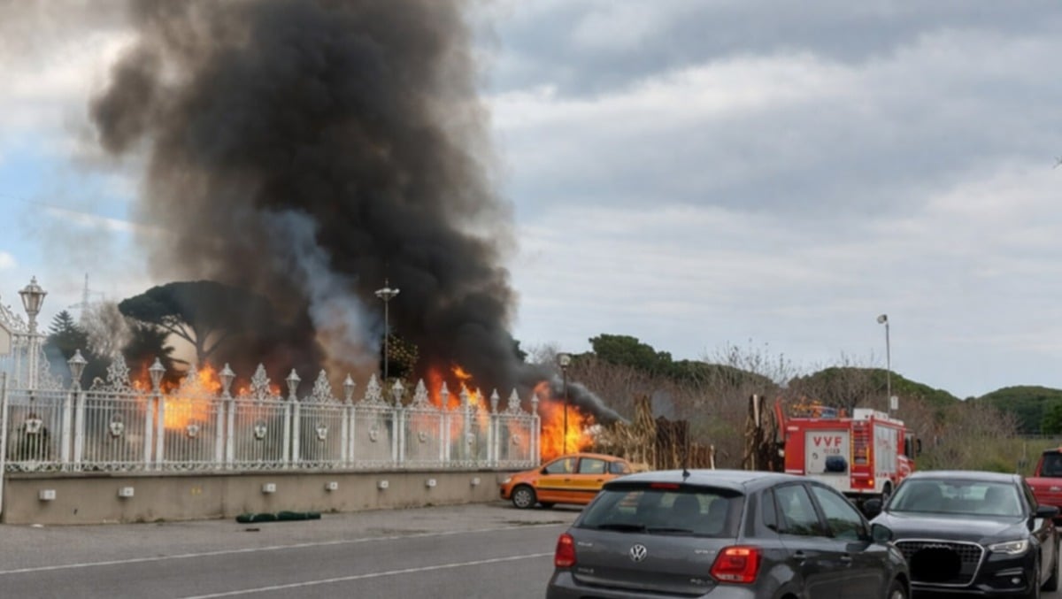 Villa Antica Le Dune distrutta da incendio, paura sulla Panoramica del Vesuvio - 