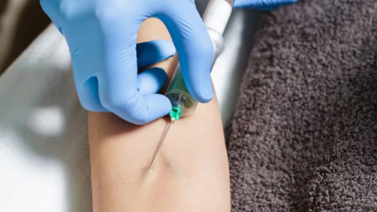 Abusi da sieropositivo, muore di Aids