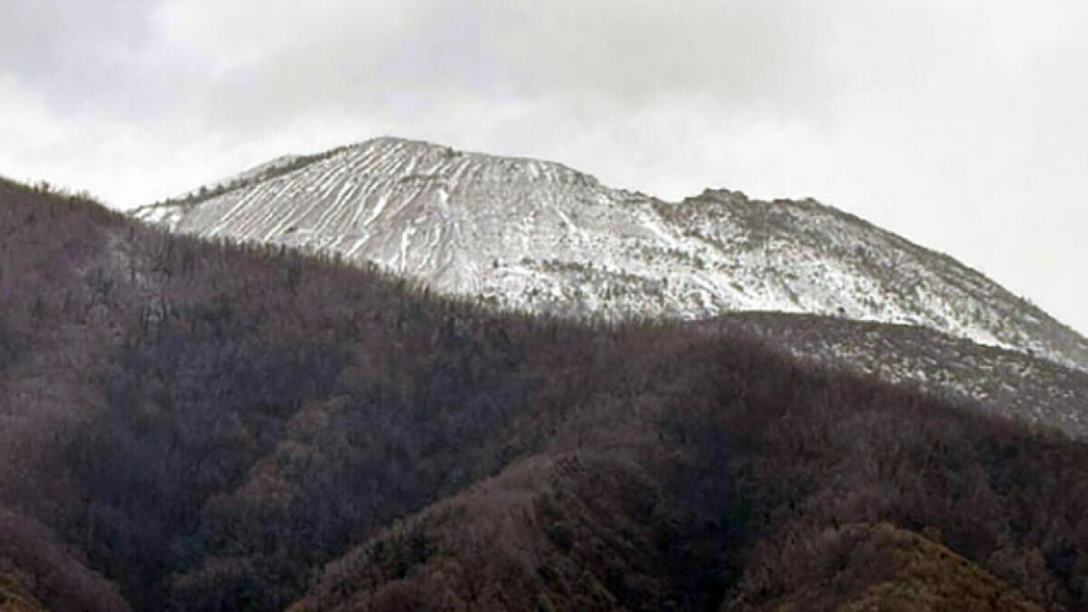 Temperature in forte calo, Vesuvio imbiancato a fine marzo - 