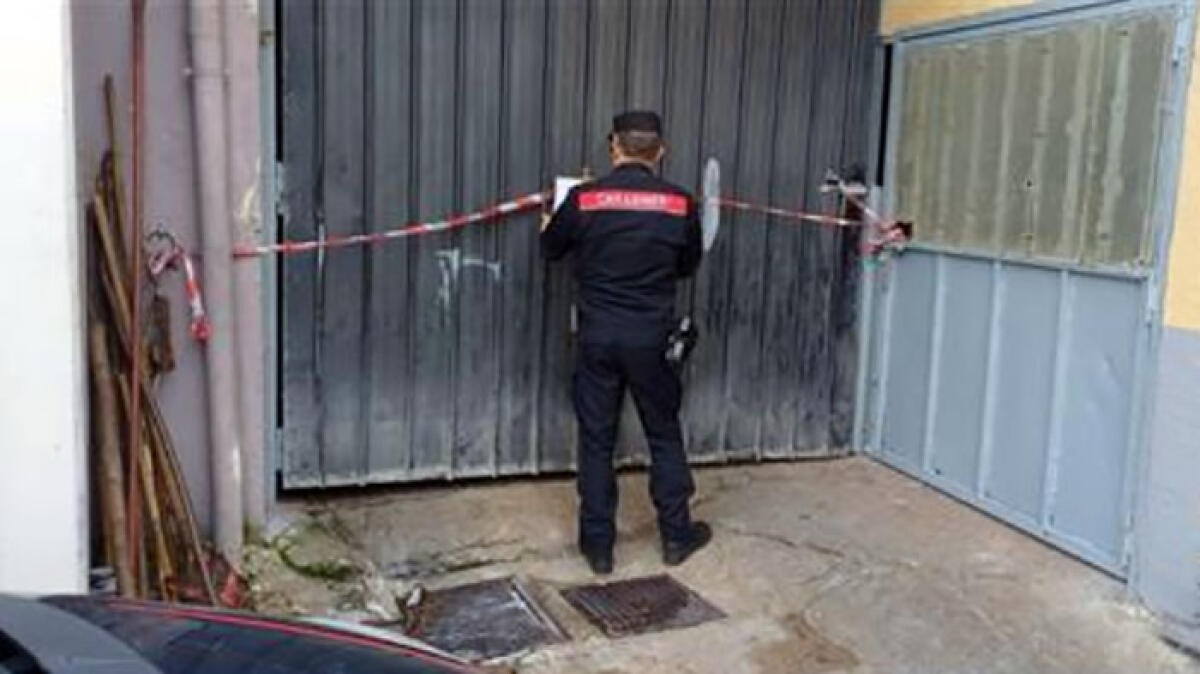 Amianto e rifiuti nocivi, sigilli a quattro capannoni - 