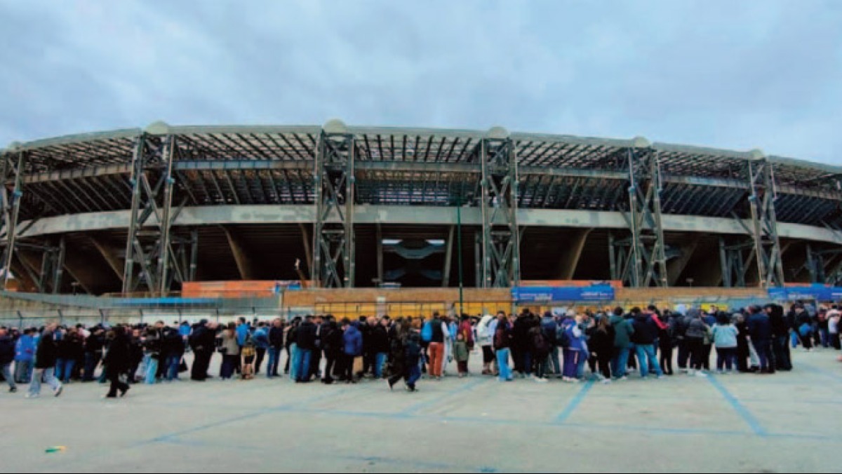 L'area davanti allo Stadio Maradona diventa zona rossa - 