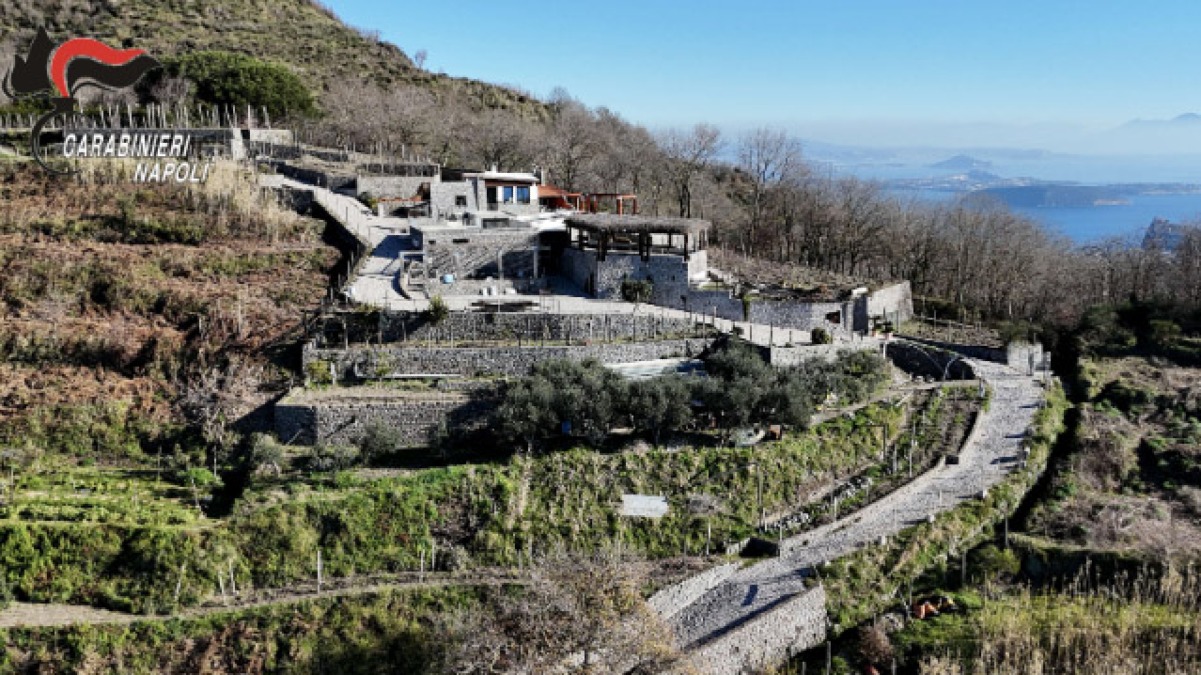 Estrazioni di roccia e sbancamenti per costruire complesso da 12mila metri quadrati - 