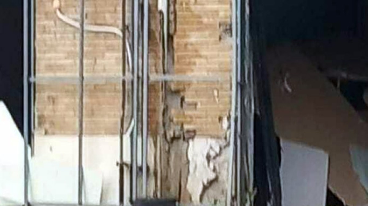 Bomba esplode all'alba, distrutta agenzia di pompe funebri - 