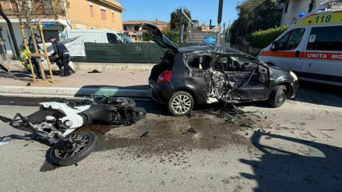 Schianto tra più veicoli, c'è una vittima - 