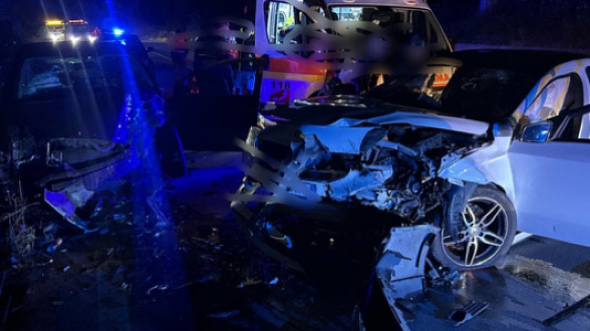 Frontale sulla via del mare, ci sono feriti - 