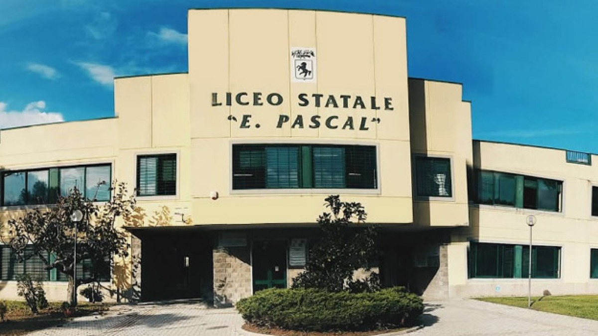 Allarme bomba al Liceo di Pompei, era tutto falso - 