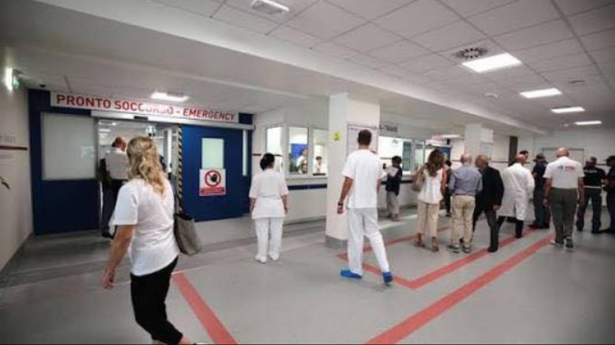 Barelle "illegali" a noleggio all'Ospedale del Mare, c'è la denuncia social - 