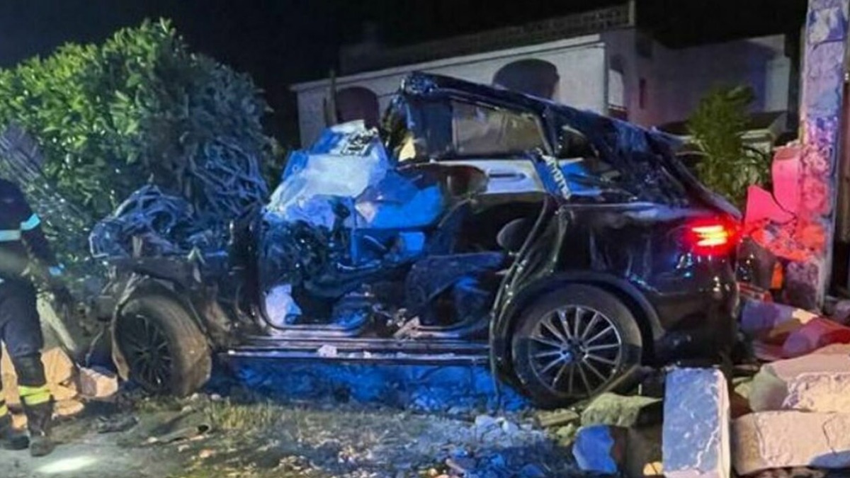 Si schianta con la Mercedes e muore a 21 anni - 