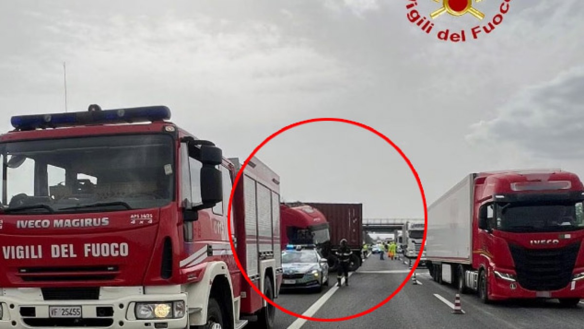 Tir sbanda e blocca l'autostrada - 